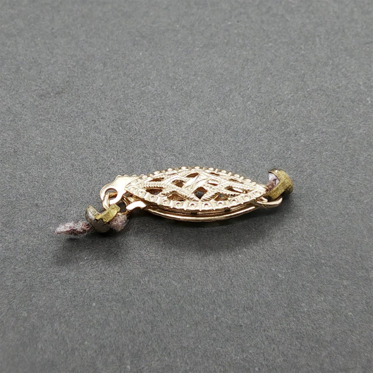 Estate 14K Yellow Gold 14.78mm Pearl Hook Clasp Estate 14K Yellow Gold 14.78mm Pearl Hook Clasp