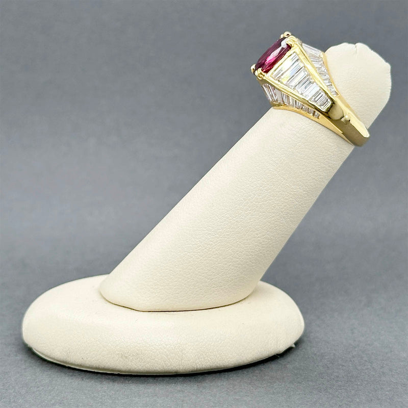 Estate Anillo de oro Y de 18 quilates con rubí de 3,73 quilates y diamantes de 3,00 quilates GIA #5201725372