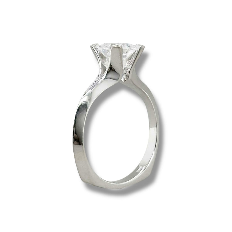 Claude Thibaudeau Montaje de compromiso de oro de 18 quilates con diamantes de 5,4 mm