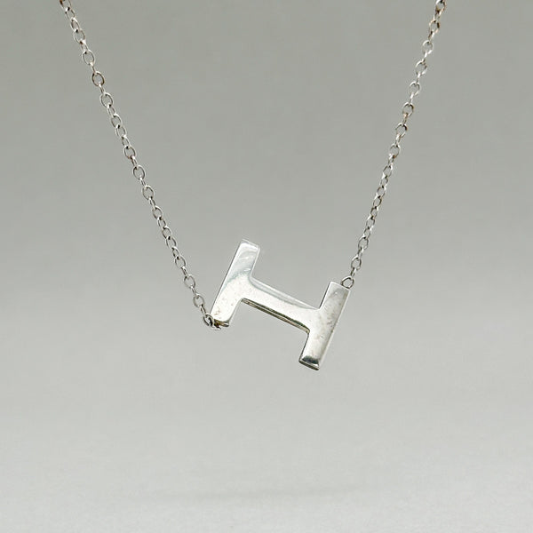 Colgante SS con inicial "I" lateral
