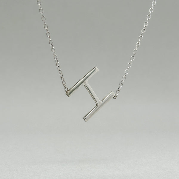 Colgante SS con inicial "H" lateral