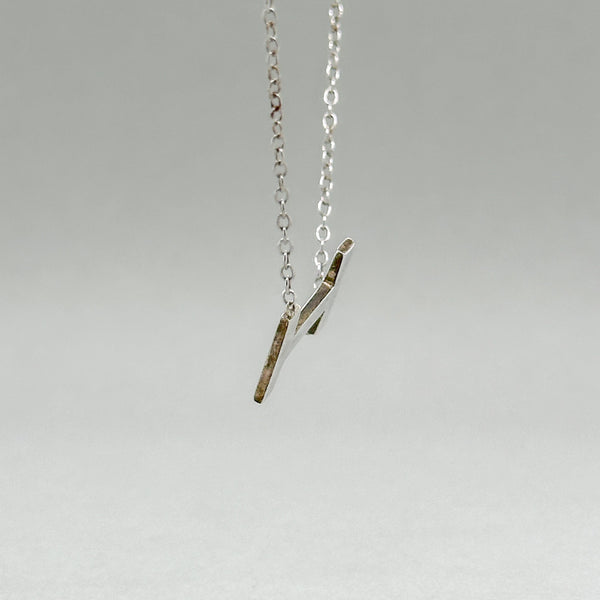 Colgante SS con inicial "I" lateral