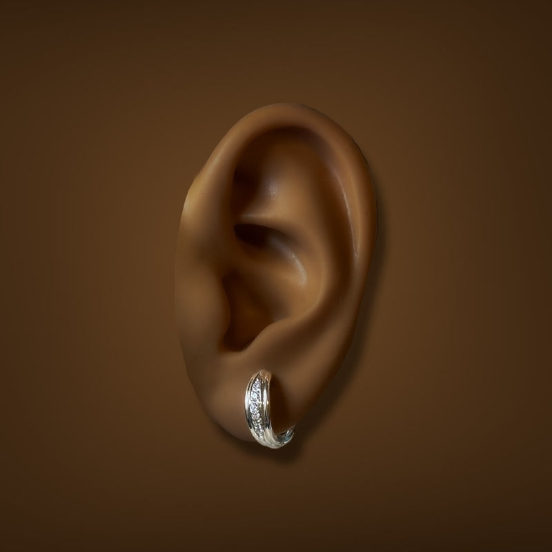 Estate 18K W Gold 0.12ctw I/SI1 Diamond Huggie Earrings