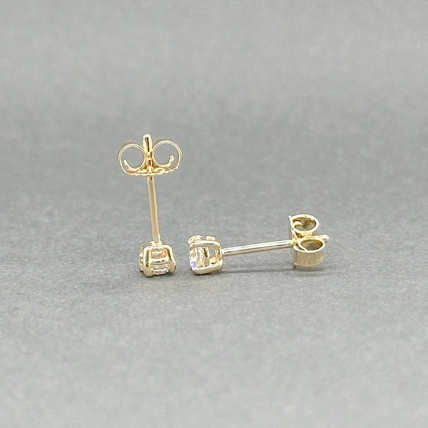 Estate 14K Y Gold 0.19ctw H/SI1 - 2 Diamond Stud Earrings - Walter Bauman Jewelers