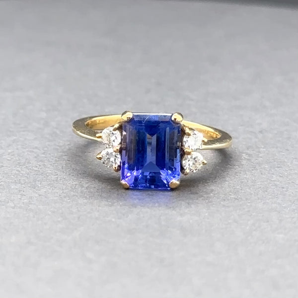 Estate 18K Y Gold 2.40ct Tanzanite & 0.17ctw Diamond Ring