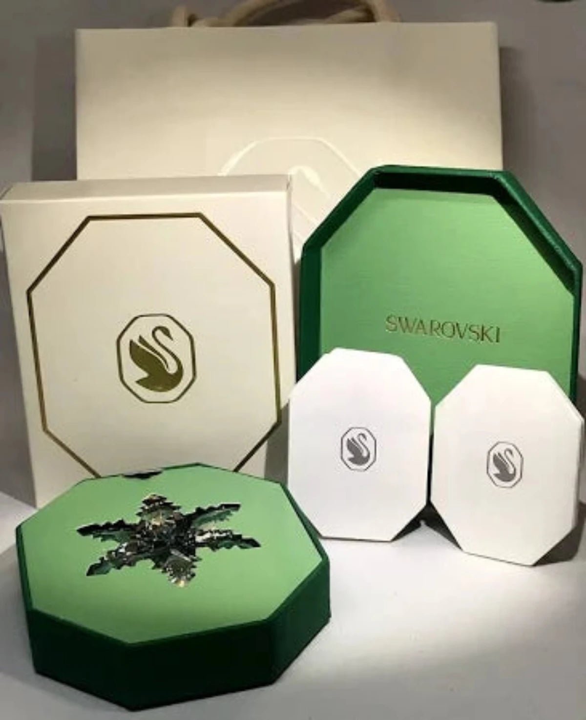 Swarovski Little Snowflake Ornament 2024 – Walter Bauman Jewelers