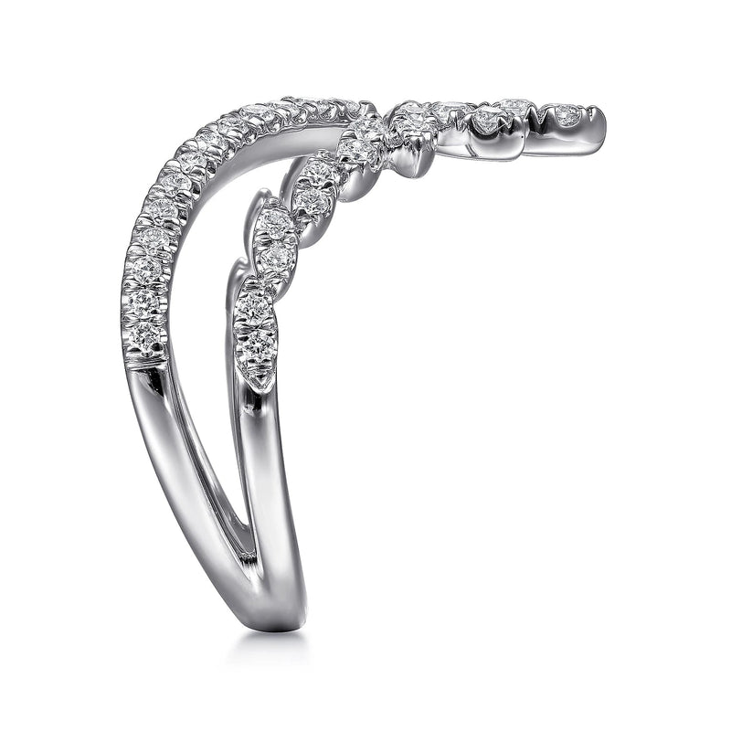 Buy Petite V-shaped Diamond Ring- Joyalukkas
