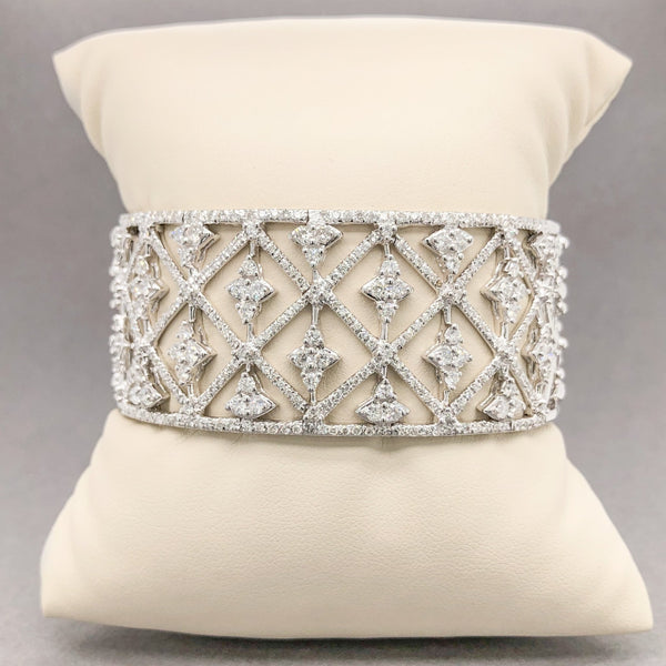Estate 18K W Gold 4.77cttw G-H/VS2 Diamond Wide Flexible Cuff Bracelet - Walter Bauman Jewelers