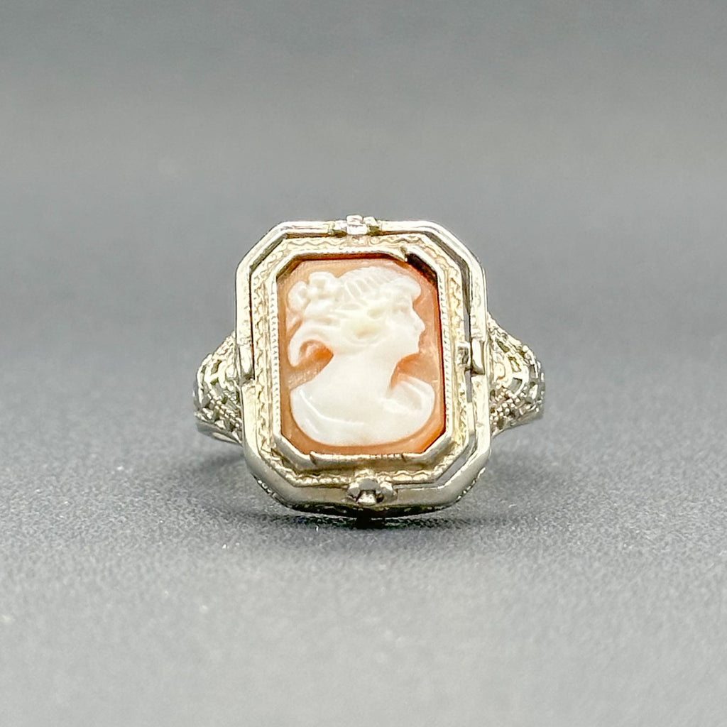 Cameo flip outlet ring